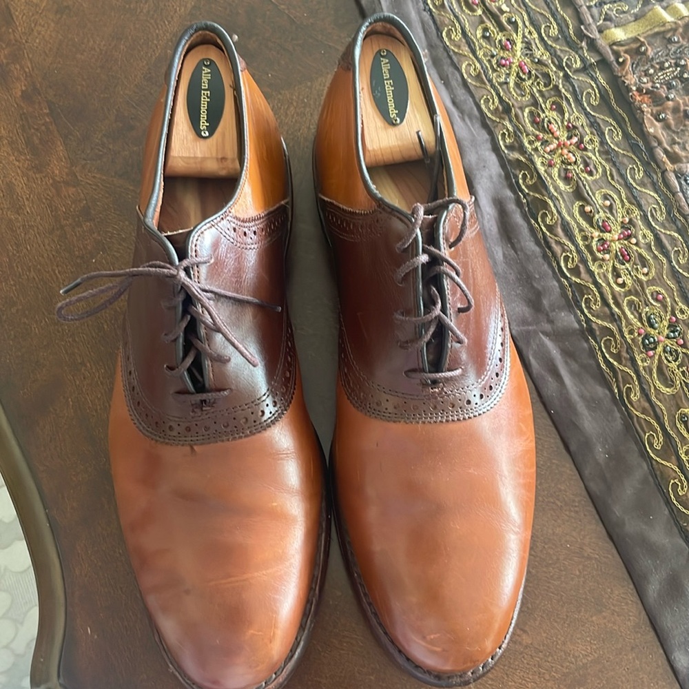 BROWN AND WALNUT COLOR ALLEN EDMONDS SADDLE SHOES SIZE 10